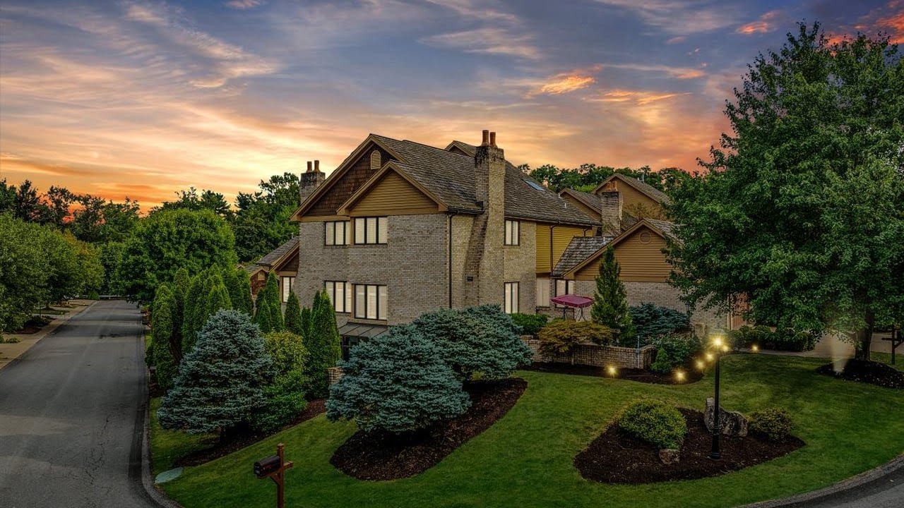 134 Village Ct, Pittsburgh, PA