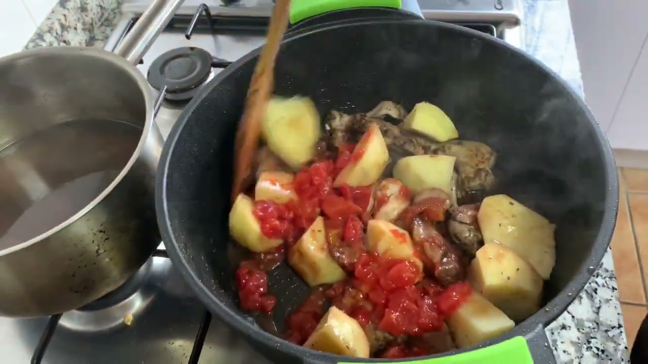 Conejo guisado con caracoles y patatas