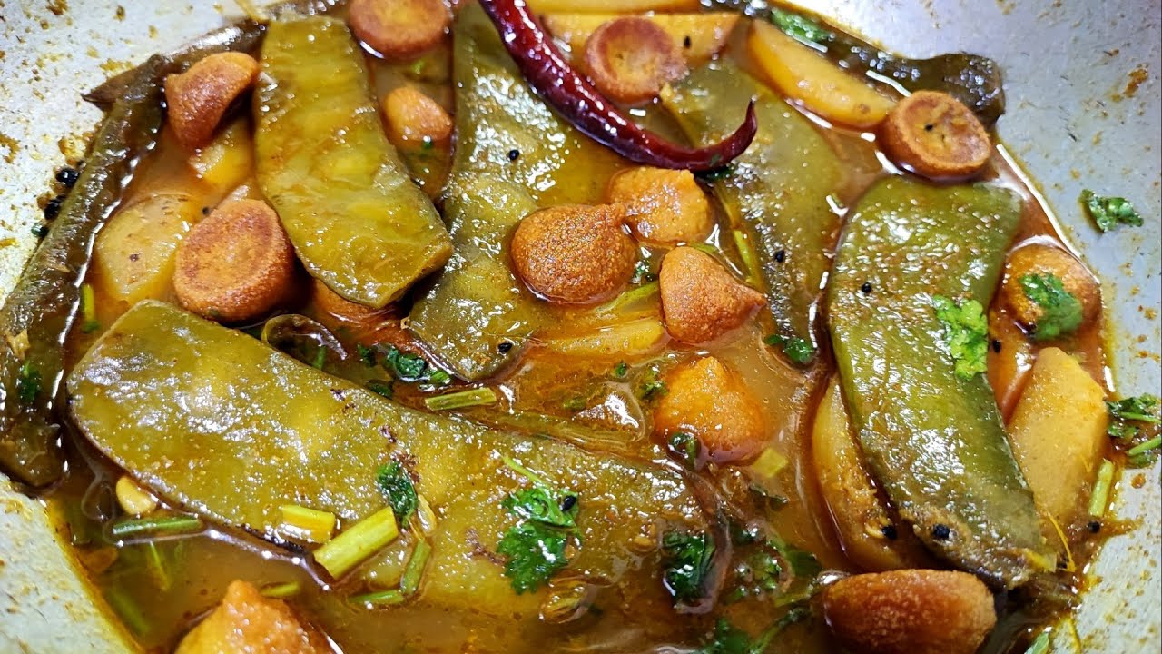 Sim Alur Torkari Bori Diye | Sheem / Sim / Simer Recipe Bengali | আলু বড়ি দিয়ে সিমের নিরামিষ তরকারি
