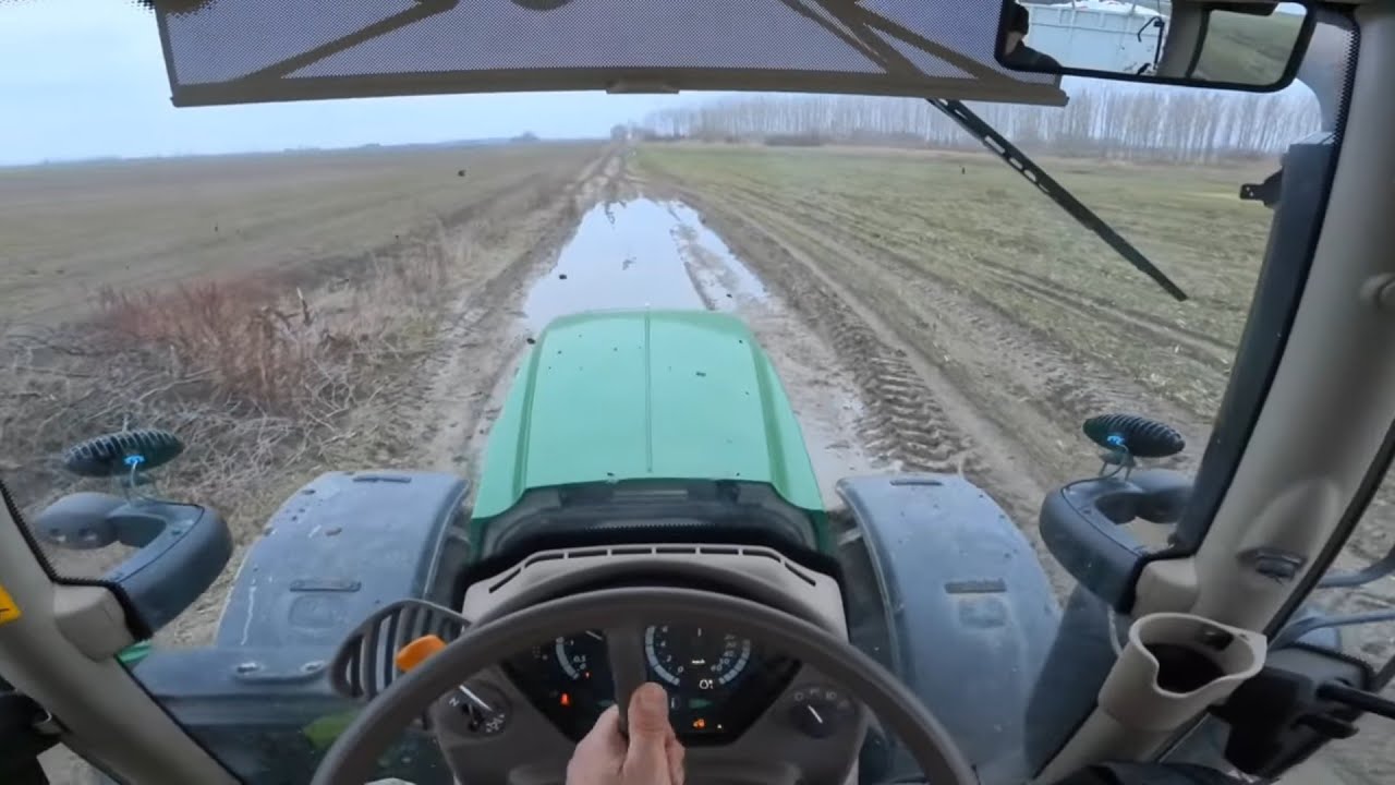 JohnDeere6215R 210q sárban szállítás. Mud. 4wd ON. 3-axle wagon. #johndeere #6215r #farming #farm 