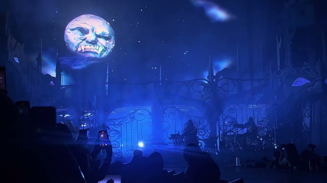 Chappell Roan — Intro + Super Graphic Ultra Modern Girl (Live at Forest Hills Stadium 09.20.25)