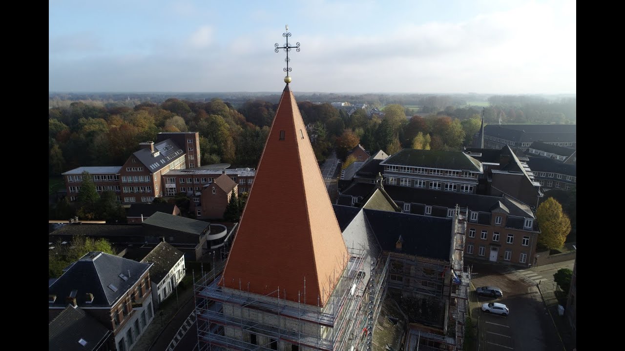 Restauratie project dakpannen kerk van Berlaar Belgie