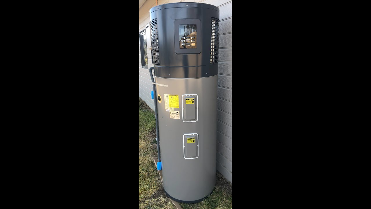 Установка теплового насоса Midea 280 для подогрева воды на моем участке, не подключенном к электр...