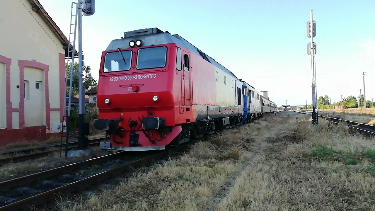 Trenuri de calatori cu locomotive diesel la tractiune în gara Satu Mare + goarne misto GM. Enjoy!!
