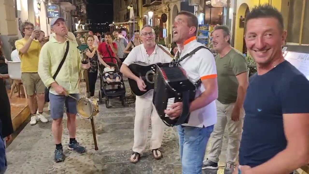 Alfio e Pantera a Cefalù... musica per strada