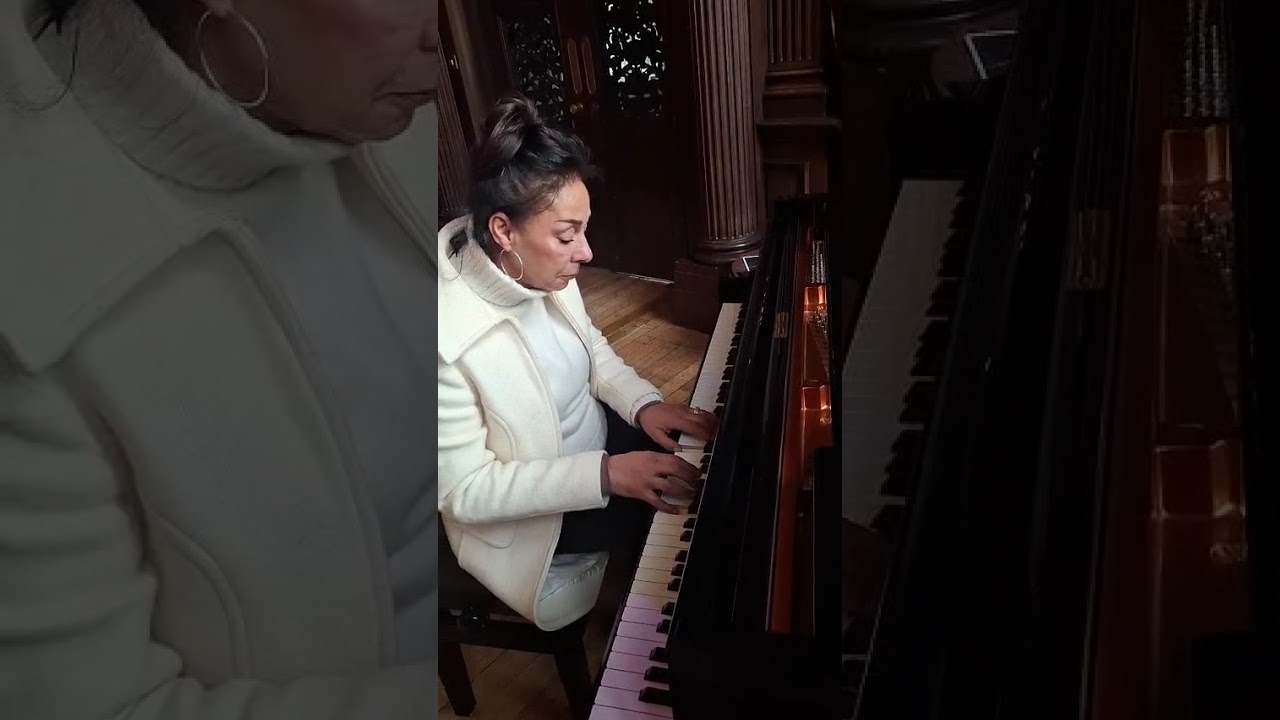 Bach -  Concerto in Dm...Adagio - played in a piano shop in London.