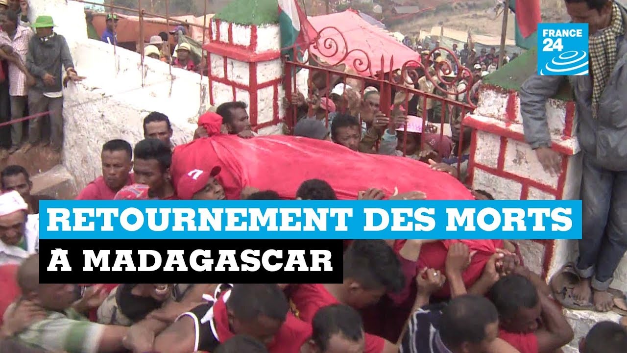 Madagascar : le rite de retournement des morts
