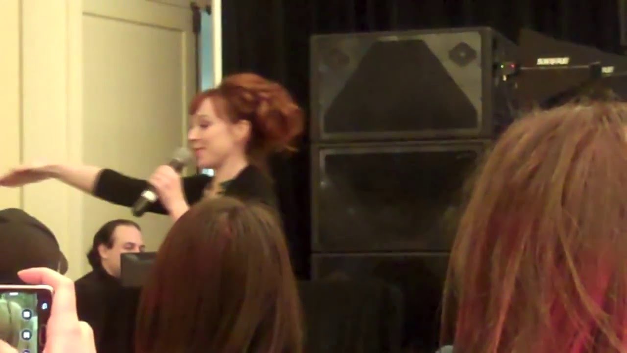 HousCon16- Ruth Connell Saturday Panel