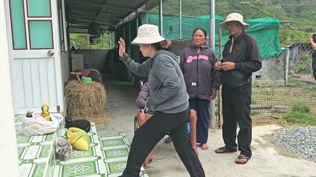 THƯƠNG CHO MỘT HOÀN CẢNH.