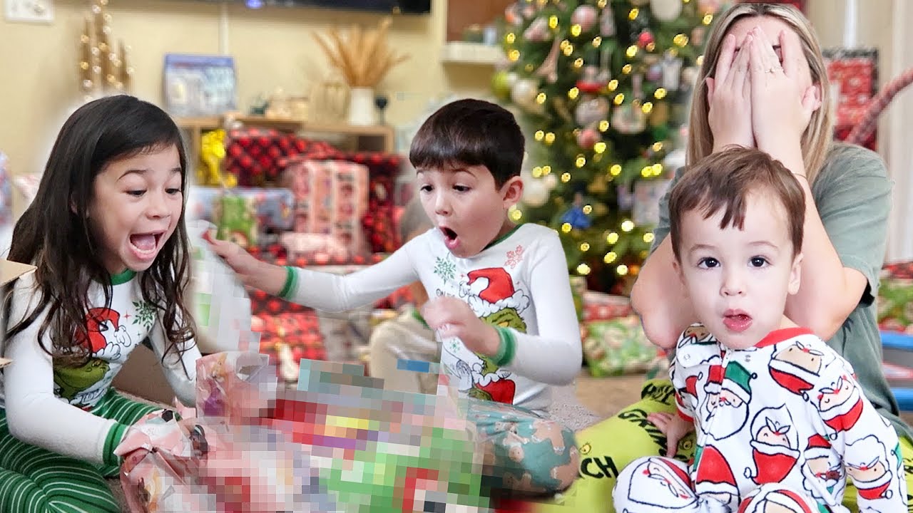 CHRISTMAS MORNING SURPRISE! Opening all our gifts!