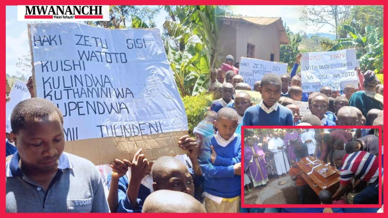 Wanafunzi waingia na mabango msibani, wakilaani mauaji ya mwenzao Rombo