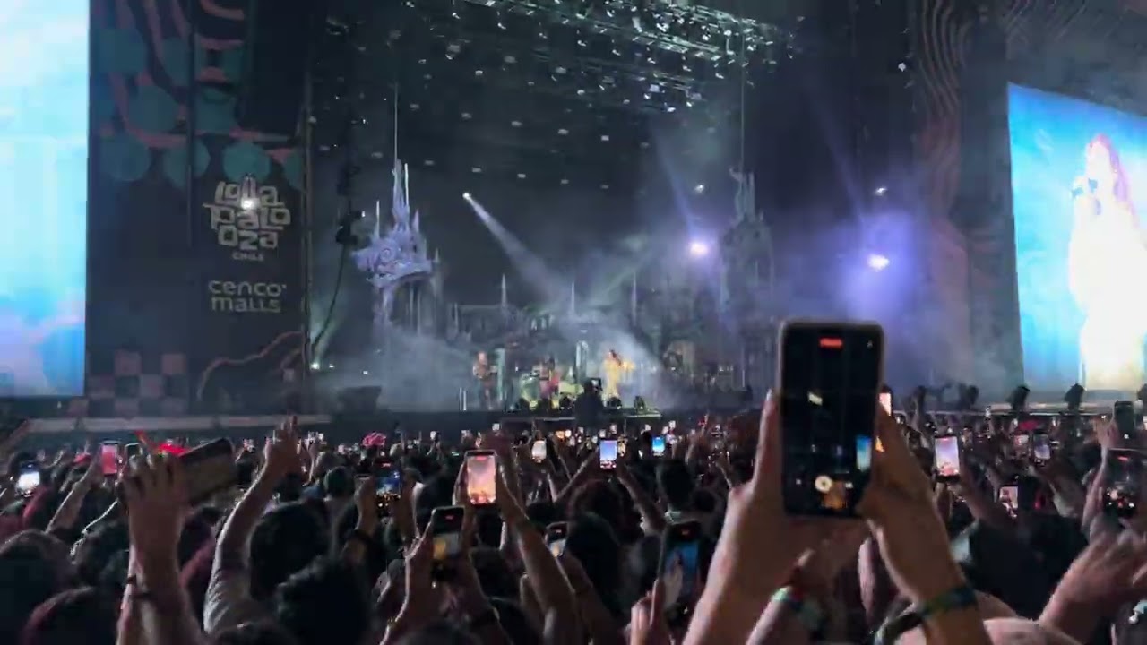 Chappell Roan - Good Luck, Babe! (Lollapalooza Chile 2026)