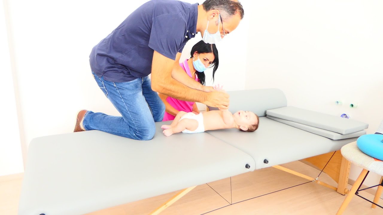 Esercizi per neonati con plagiocefalia posizionale. Studio chiropratico Vinci