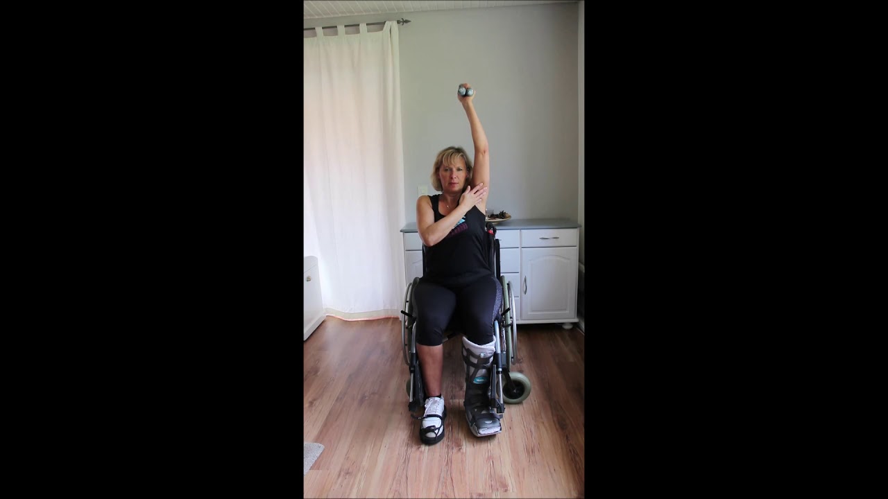 Hocker- und Rollstuhlgymnastik mit Hanteln