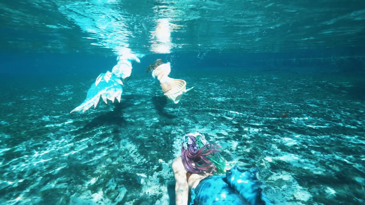 3 Little Mermaids wearing Mertailor Finfolk Amathea