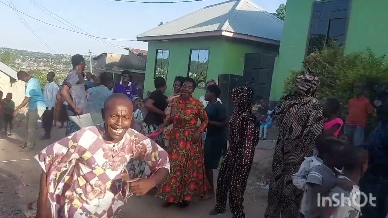 MASANJA NI FAYA KALIBUNI ANAFANYA HUDUMA ANAHUBILI NA KUIMBA