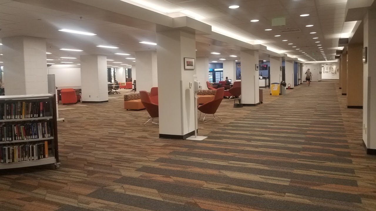 360&deg; View of Waldo Library's First Floor