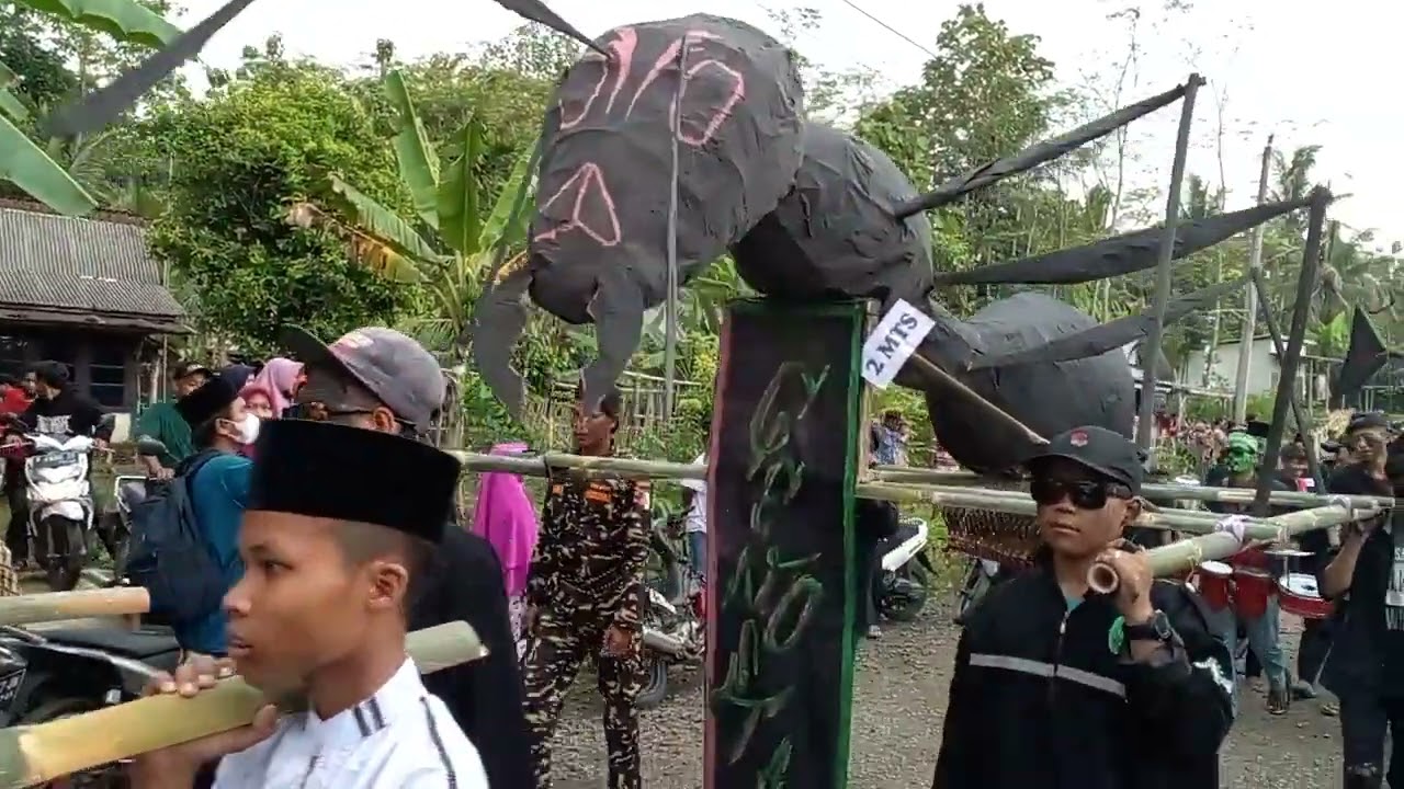Seru !!!! Pawai Ta'aruf Haflah Rojabiyah PP. El Tibyan Medeng