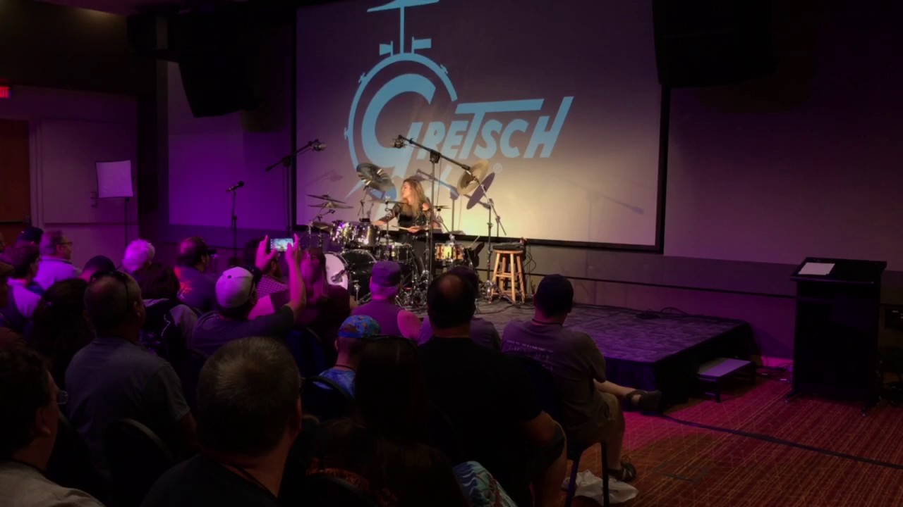 Hannah Welton-Ford Performs at Sweetwater