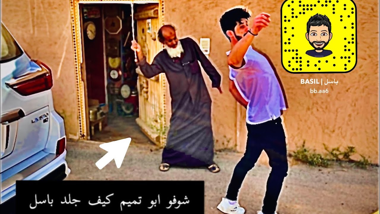 ‏دقيت الباب على الشايب طلع لي معه عصا ‏جلدنا وكسرر  الكورفت 😱😱