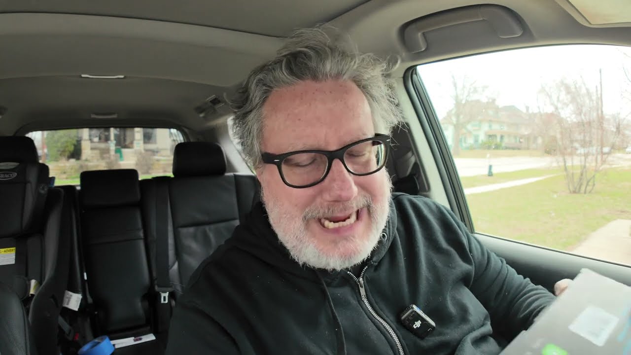 This CarPlay Gadget Made My Dashboard AMAZING