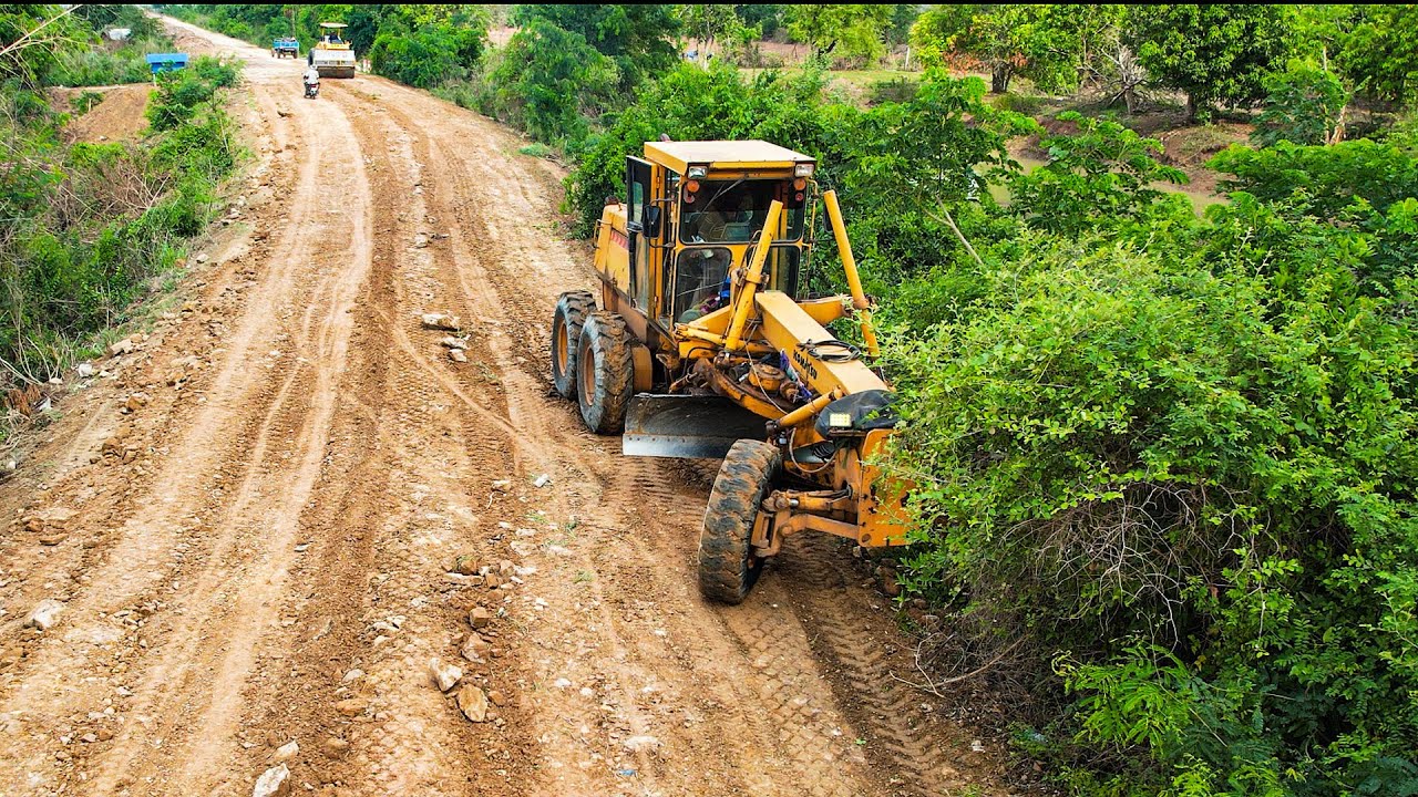 Expert Technique For Sub grade Construction  Using a KOMATSU Grader & Compaction with a Road Roller