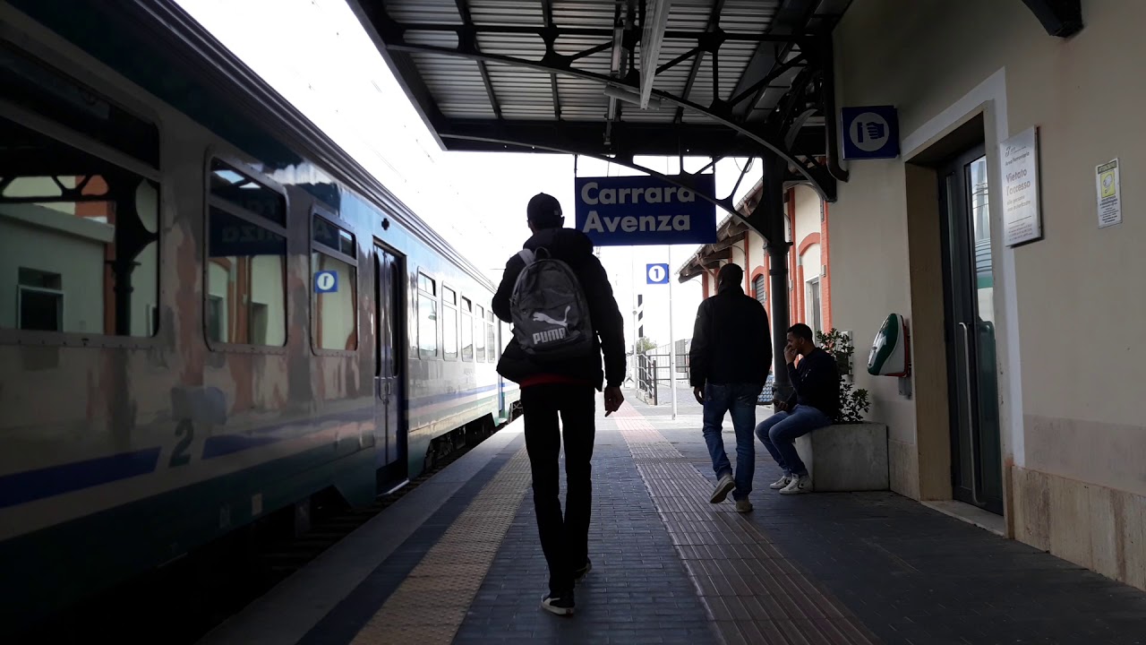 DUE ORETTE ALLA STAZIONE DI CARRARA AVENZA!