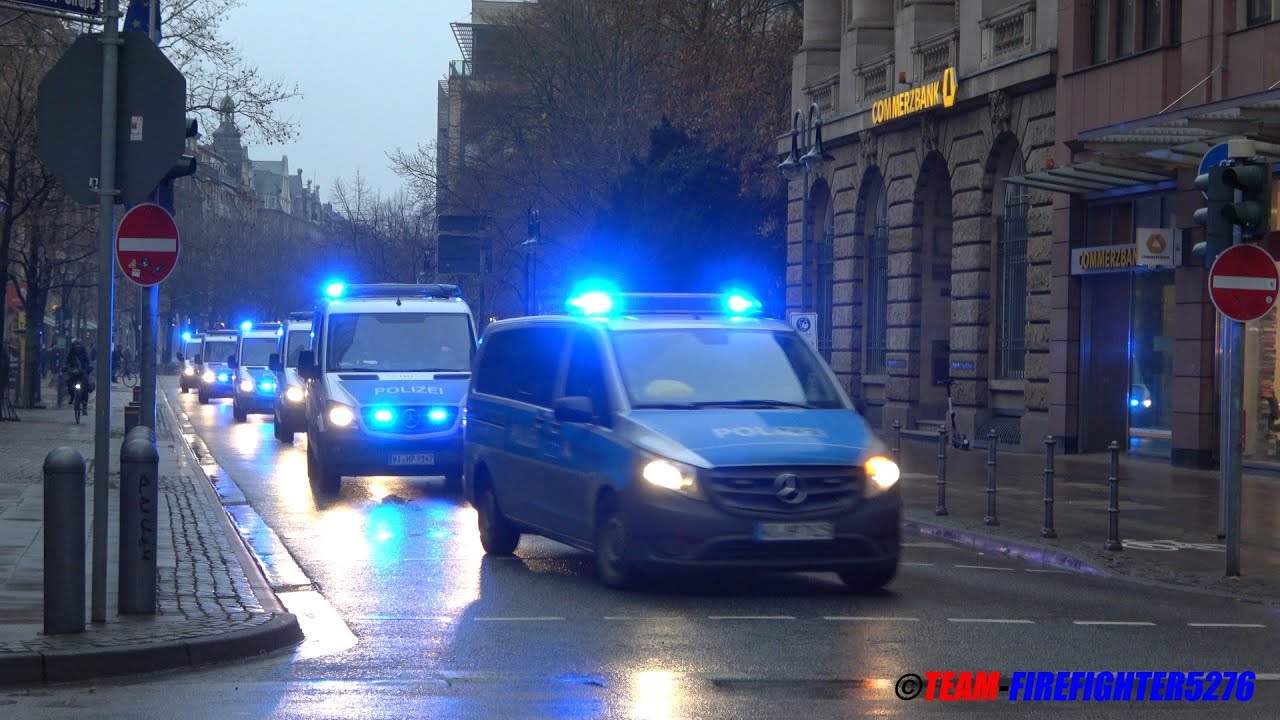 Einsatzfahrten zu Ausschreitungen bei Querdenker Demo in Frankfurt am Main