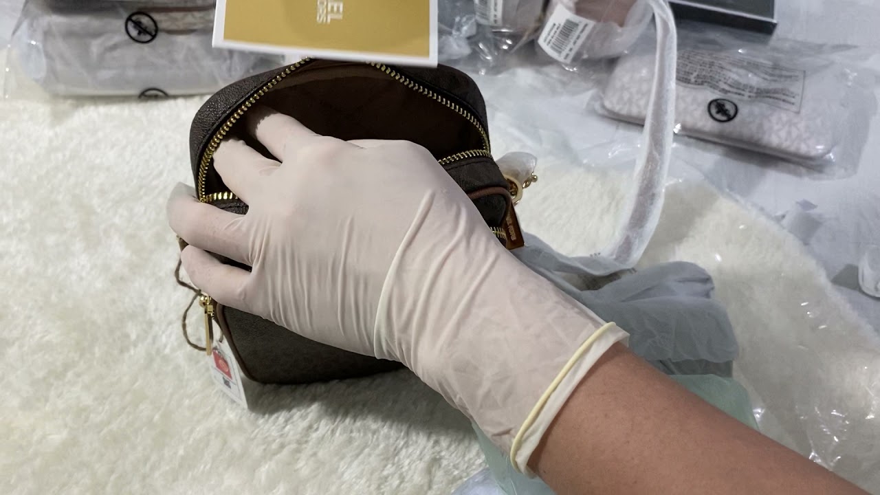 MICHAEL KORS Women&rsquo;s Jet Set Travel Medium Logo Crossbody Bag Color BROWN