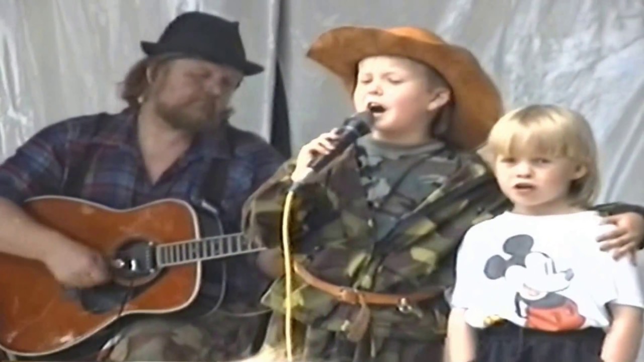 Timo Turunen esiintyy Lieksan Timitranniemessä (heinäk.1991)