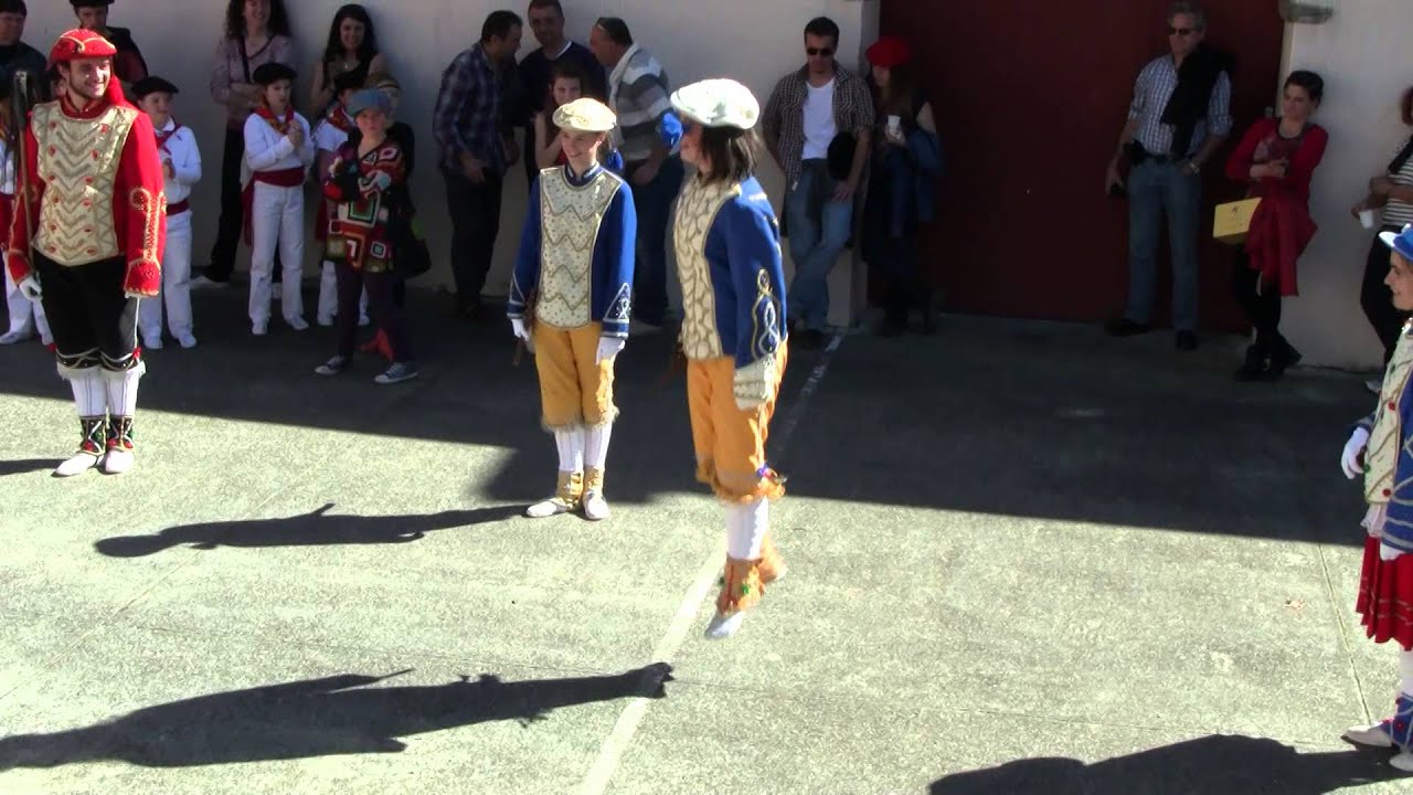 Zalgize-Iruriko Maskaradak. Eskiula 2014-03-09. Arribada eta Barrikada