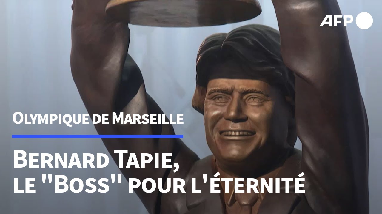 Une statue de Bernard Tapie inaugurée devant le Stade Vélodrome à Marseille | AFP