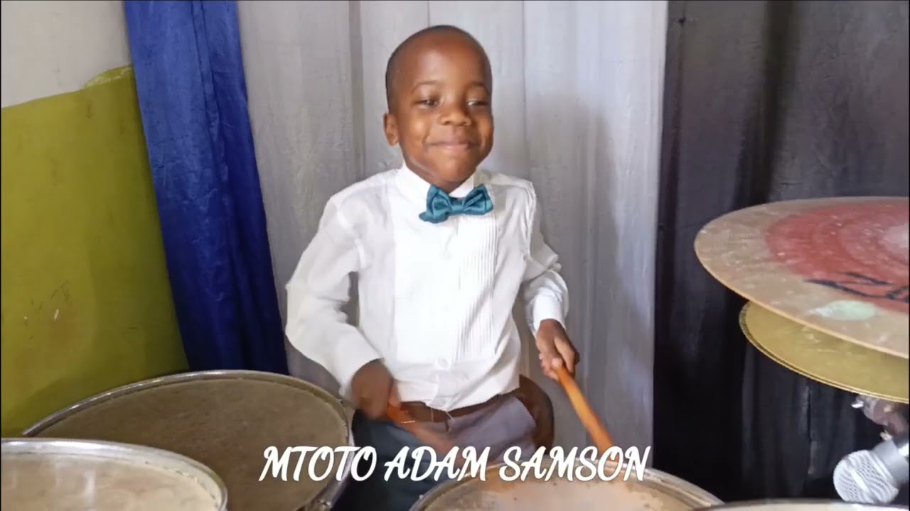 MTOTO ADAM SAMSON KISVAN MOLEL AKIPIGA DRUMS  UKWELI MUNGU ANAINUA KILA ATAKAYE NA KUMPATIA  KIPAWA