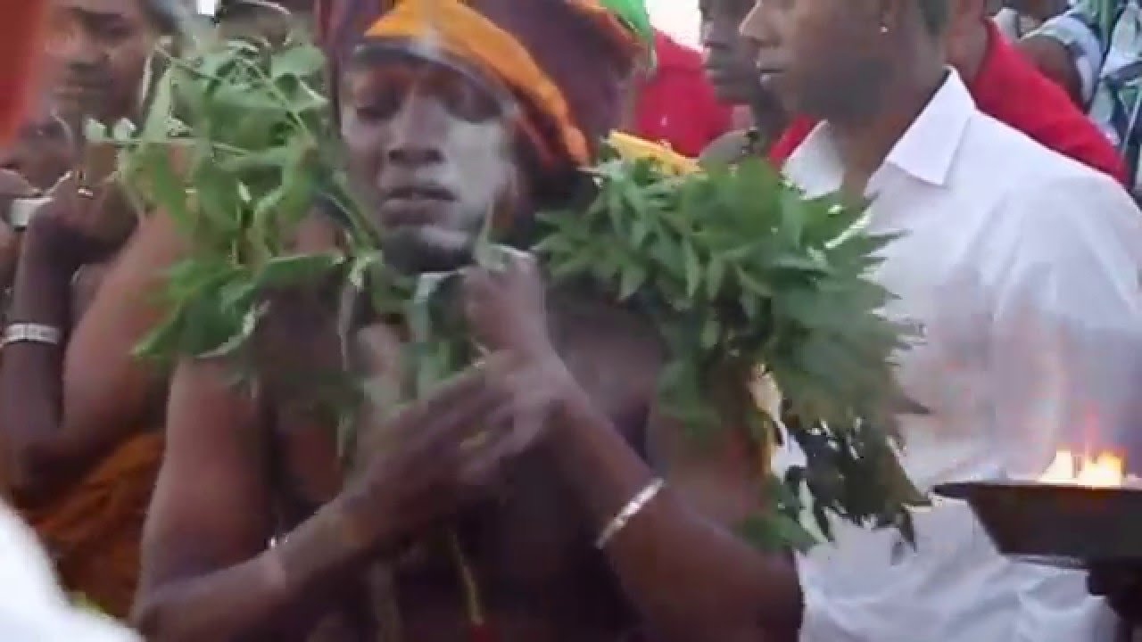 Marche sur le feu Kovil Bois Nèfles St Leu chez Tiloute Année 2014  Part 1
