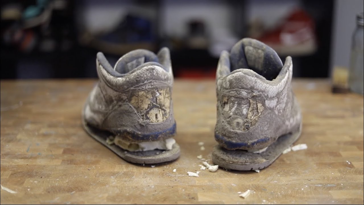 Cleaning The Dirtiest Jordan's! 2001 True Blue 3s