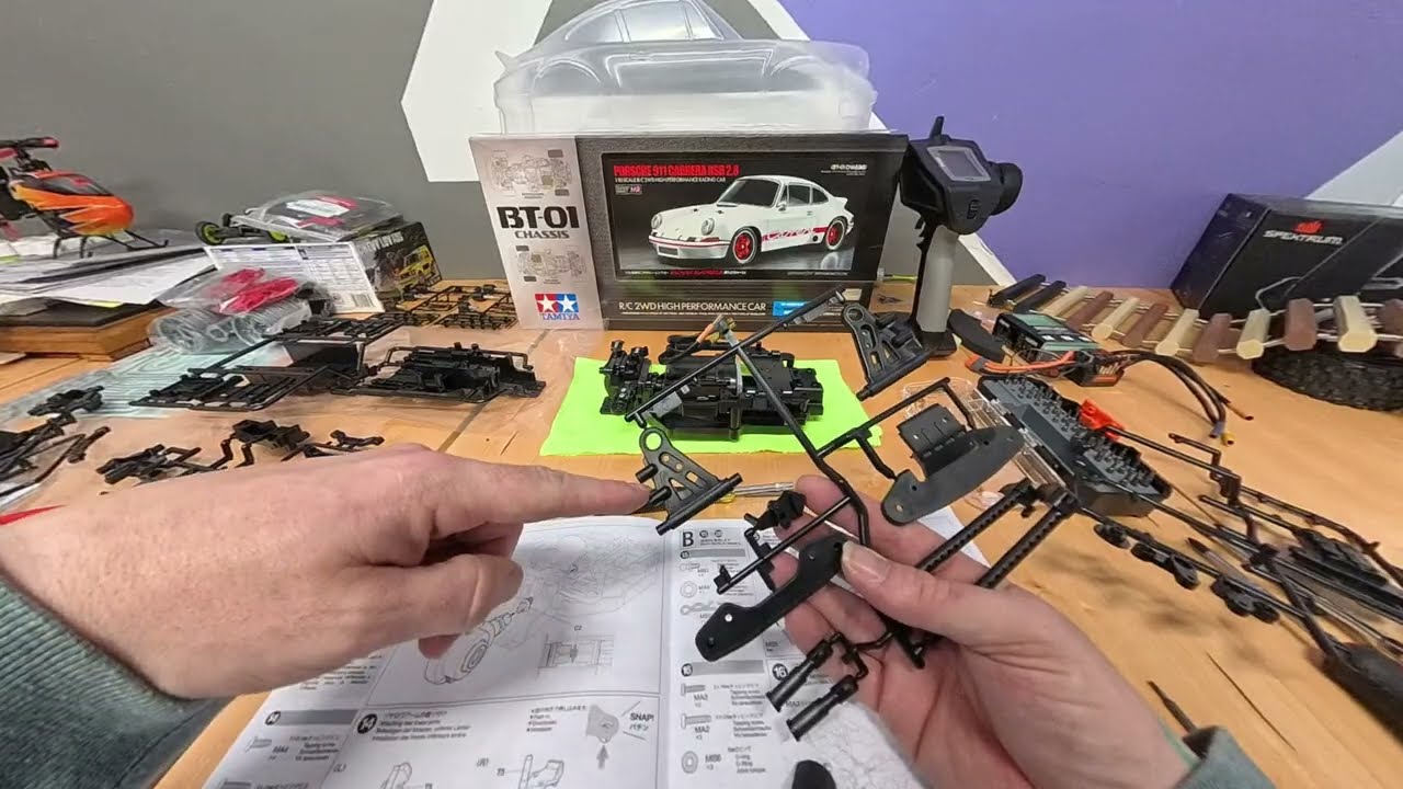 Tamiya 1/10 BT-01 Porsche Carrera 911 RSR 2.8 Build Part 1