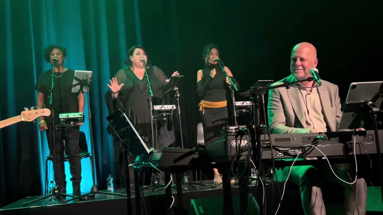 The Royal Dutch Scam-Steely Dan,Live.