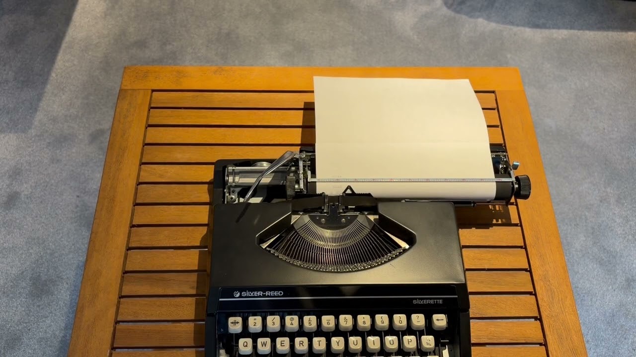 FIVER FINDS! 1980s Silver-Reed Silverette Seiko portable Typewriter.