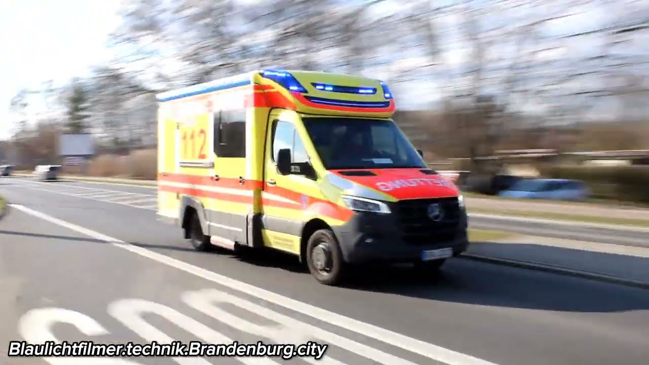 (Einsatzfahrt für die Berufsfeuerwehr Eberswalde zum VU und Verdacht auf tote Person in der Wohnung)