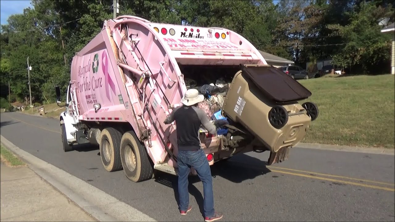Red Oak Sanitation- Freightliner M2 McNeilus Rear Loader on Heavy Trash
