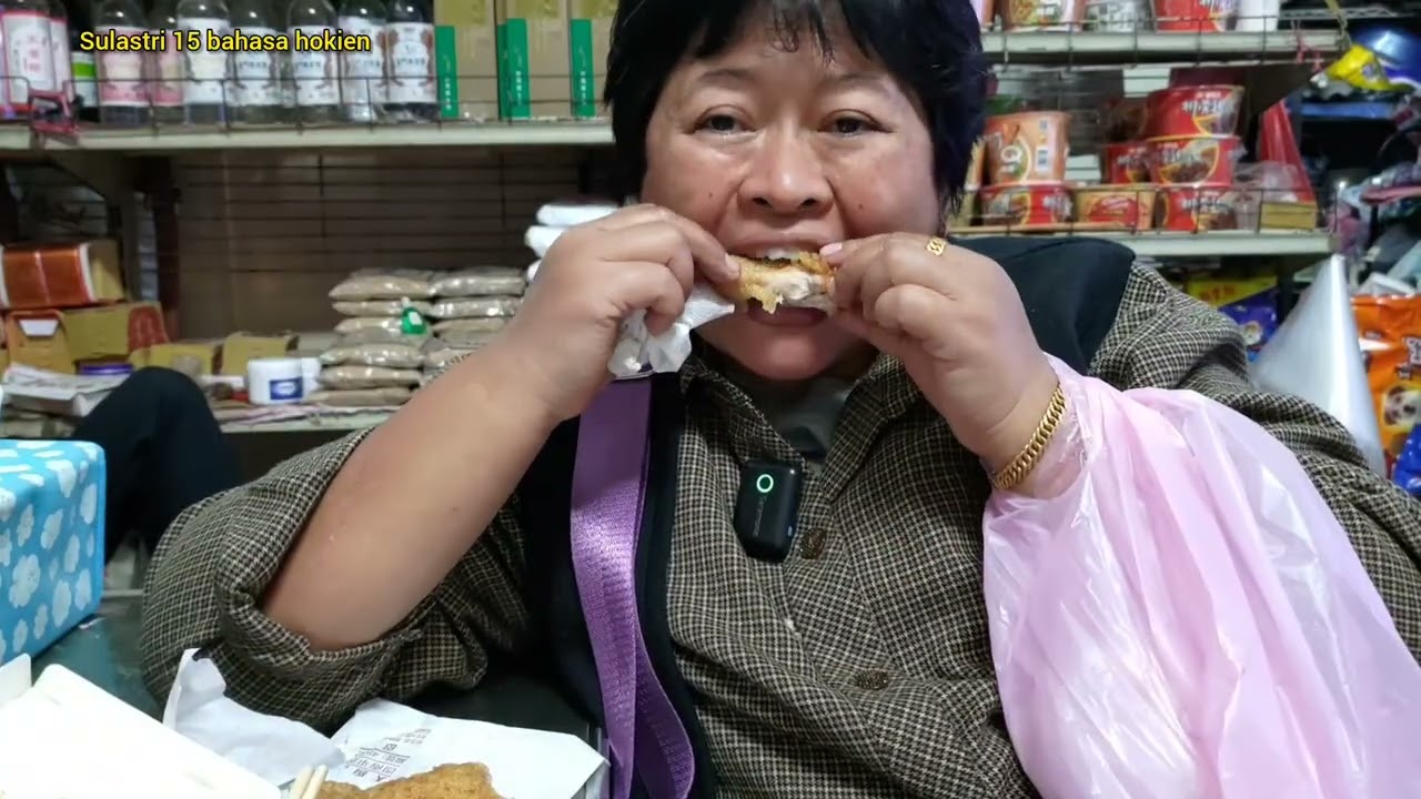 Lagi makan tahu busuk Mbah kukang bengok