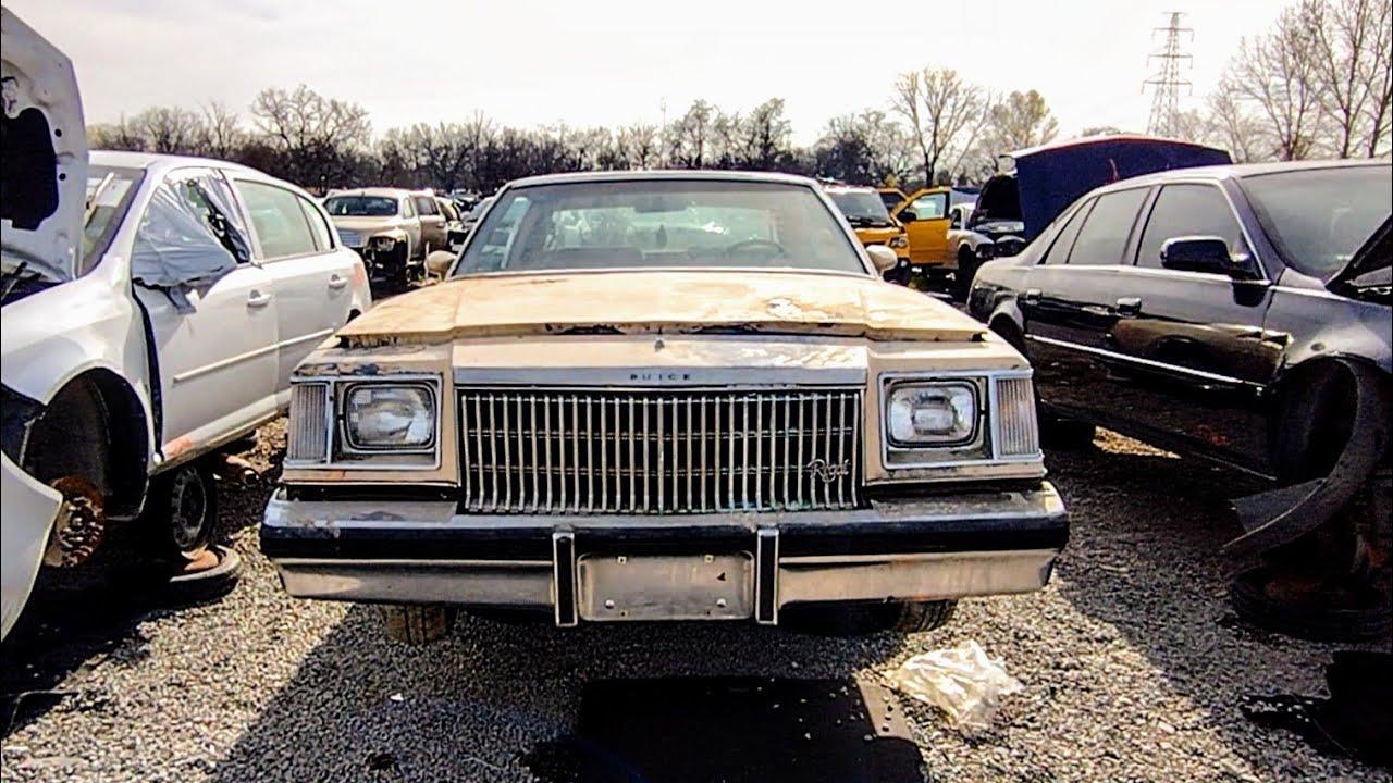 Just in time for Christmas! A / G Body With A Very Rare Goody. 1979 Buick Regal Junkyard Find.