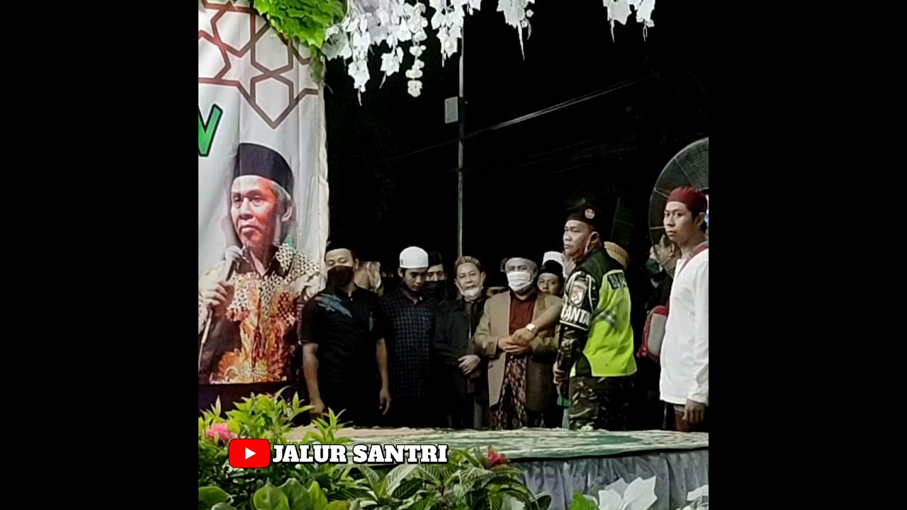 Masyaallah... begini ketawadhu'an KH. MARZUKI MUSTAMAR tidak langsung naik panggung #shorts