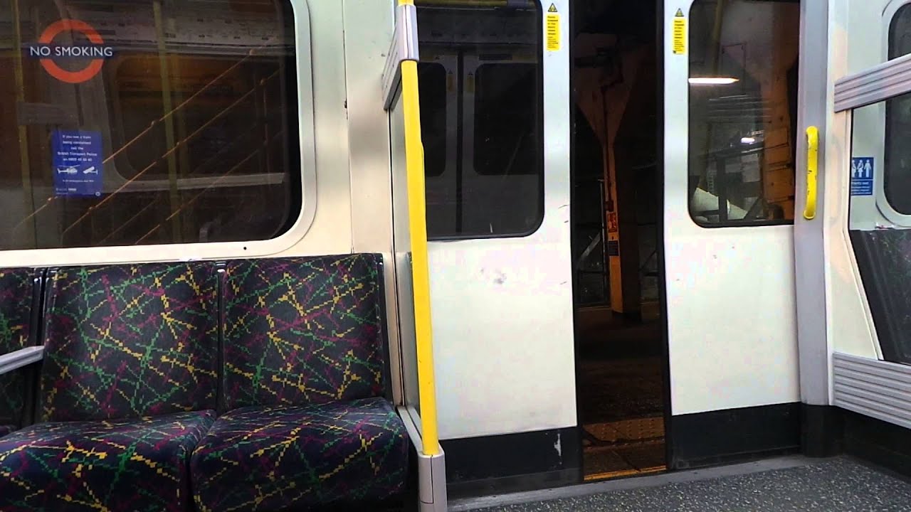 London Underground Circle Line (5592, C Stock): Moorgate - Farringdon