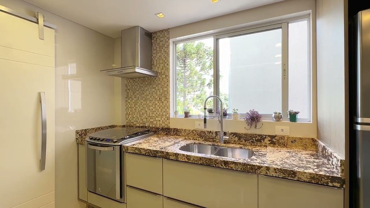 Apartamento 2 Quartos, 1 suíte, 110 m² de área útil e 1 vaga de garagem livre no Água Verde