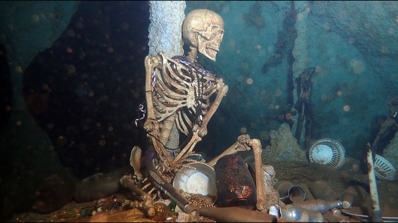 Spooky Indoor Diving in Duisburg, Germany - october 2019