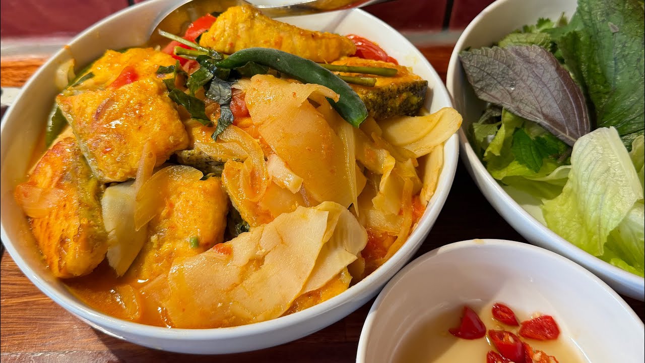 Cá salmon nấu măng chua ngon lắm #food  #soup #nauantainha #cooking #cooking #fishrecipes 