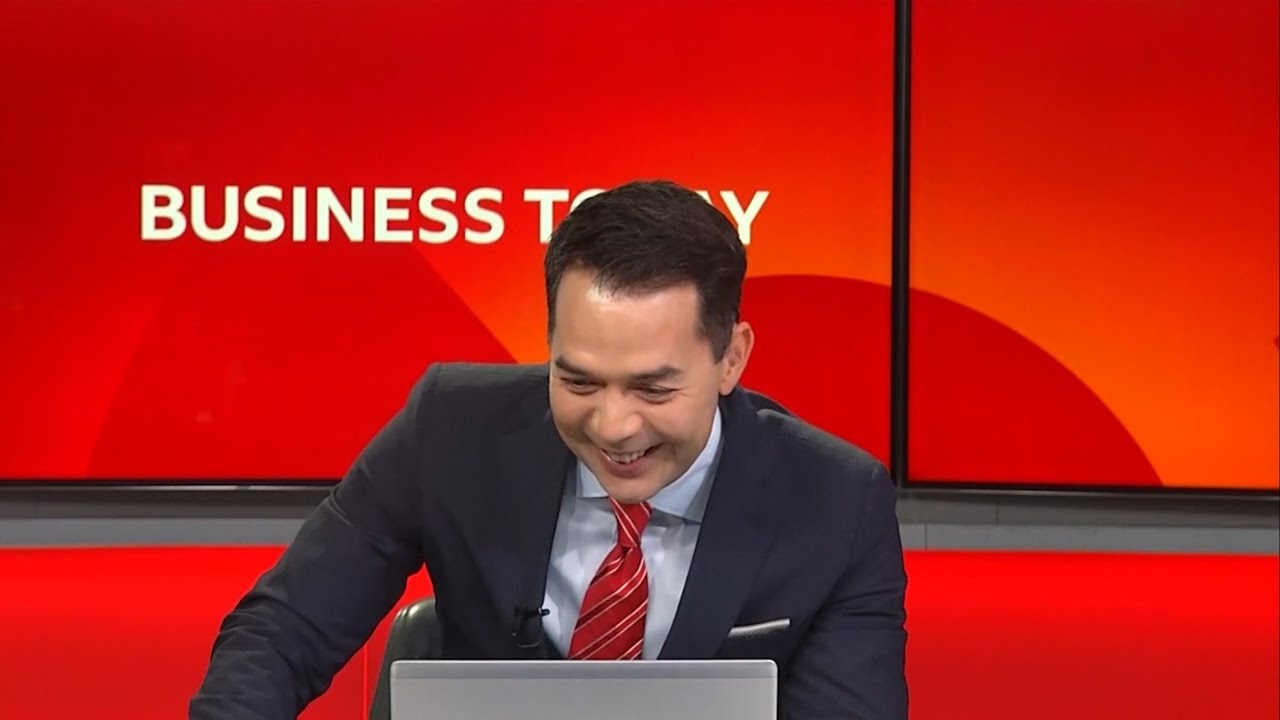 Blooper: Failure to cut away from studio for 2 minutes after BBC News bulletin ends 