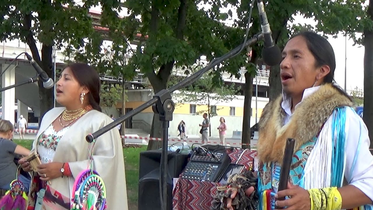 Диего и его супруга Пакарина поют красивую песню . Аy wambrita ~ Sumac Kuyllur (Diego & Pakarina)