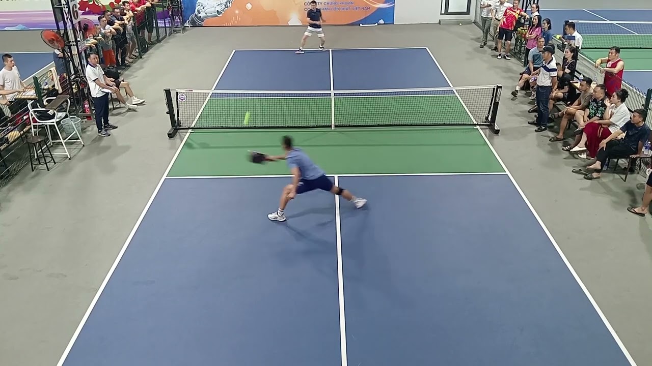 Lão tướng (đứng xa) chuyển từ tennis sang đánh tốt ghê. #pickleball